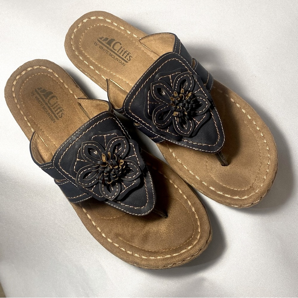 CLIFFS by White Mountain Navy Wedge Thong Sandal Size 10